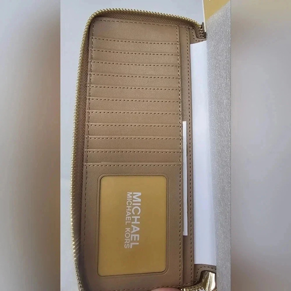 Michael Kors Jet Set Large Travel Continental Leather Wallet Wristlet Camel NWT - Picture 10 of 14